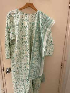 Floral Kurta dupatta set ( pants not included)