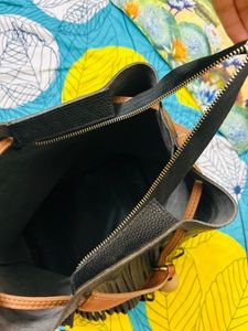 Black shoulder  bag