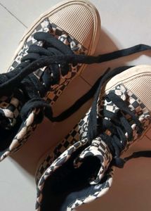 Black N White ZARA Sneakers