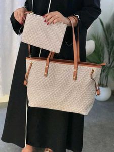 MK JET SET LARGE TOTE BAG WITH ZIPPER POUCH