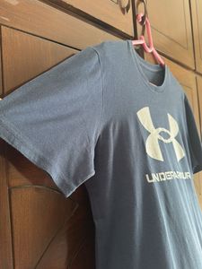 Under Armour Graphic Tee Size M