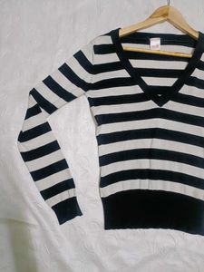 Striped V-Neck Fitted Sweater