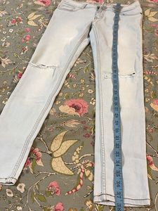 Light Wash Ripped  Jeans