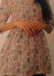Floral Print Short Kurti In Skirt Pattern