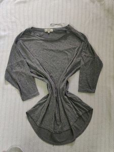 GREY TEE