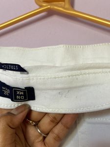Women White Geggins Or Srechable Jeans