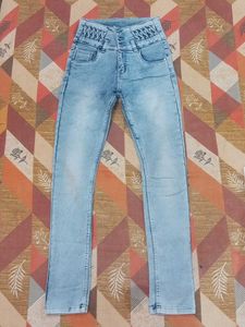 Stylish Girls Wear Skinny Jeans