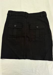 Black Utility-Style Mini Skirt with Zipper Pockets