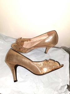 Go Girl Gold Bow Heels