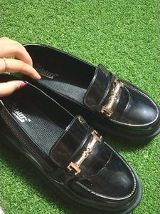 BLACK CHIC WOMEN&#39;S LOAFERS