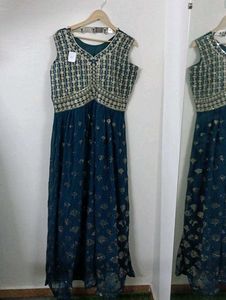 FIXED PRICE!!!WEDDING GOWN WITH DUPATTA
