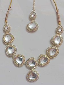 Kundan Neckpiece With Mangtikka
