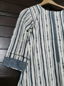 Women Grey Striped Cotton Kurta