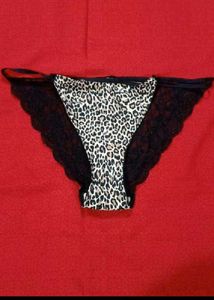 Stylish Bikini Set 🖤🌼