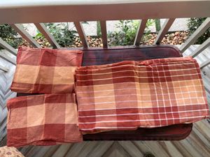 Single Handloom Bedsheet With 2 Pillow Covers