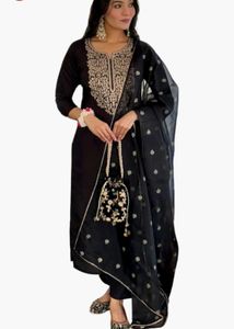 🤩Brand NEW Naixa Viscose Embroidered Kurta Set