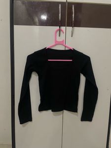 Black Long Sleeve Crop Top