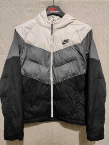 Nike Puffer Jacket - Stylish & Warm
