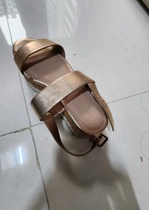 Steve madden gold Platform Sandals