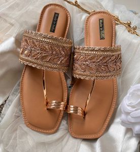 Super Ethnic Chappals