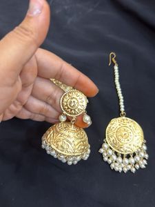 Golden Jhumka Earrings Set