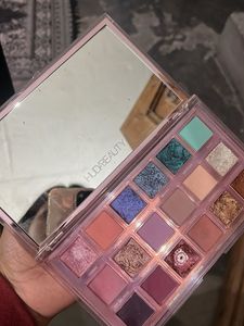 Huda Beauty Eyeshadow Palette