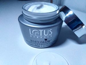 Lotus Night Creme`