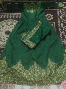 beutiful gown for festive wear