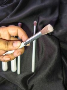 Huda Girl Professional White Makeup Brush