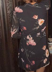 Chic Floral V-Neck Dee’s