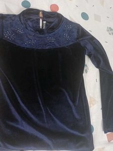 baby girls full sleeve top.