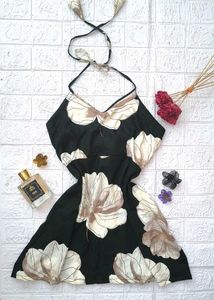 Halter Neck Pinteresty Dress🖤