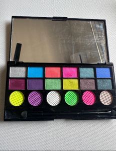 Revolution 32 Shade Eyeshadow Palette(Get One Free