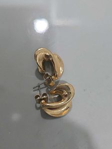 Elegant Gold Tone Ring