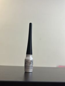 Silver waterproof eyeliner