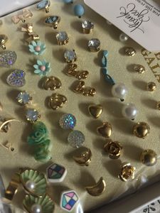 Stud Earrings 60 Pcs (30Earrings)