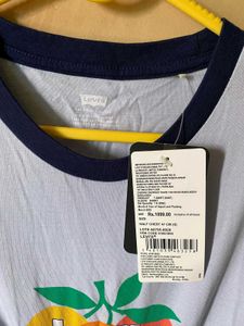 Levi&#39;s Top