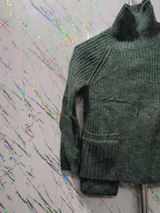 Cozy Green Turtleneck Sweater