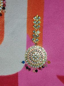 Elegant Kundan Maang Tikka Set