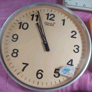 3 Pis Wall Clock Mint Condition Working conditio