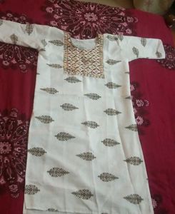 White &amp; Gold Leaf Print Kurti