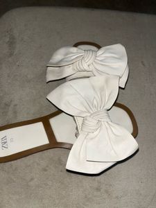 Zara flat leather sandals With Bow Size 2 (eu 35)