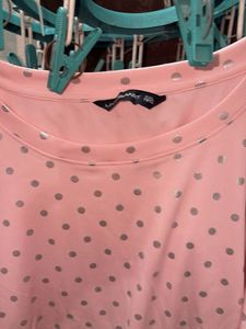 pink top
