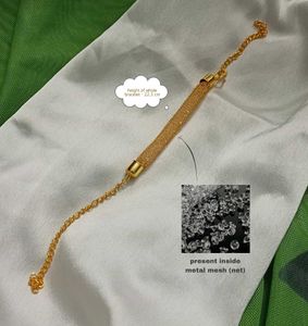 Golden Bracelet with Shimmering Diamond Accents