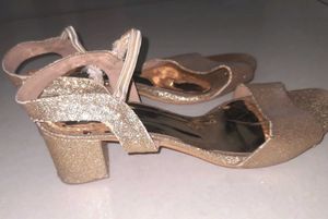 🤩Gold Glitter Heels ✨️🤌🏻