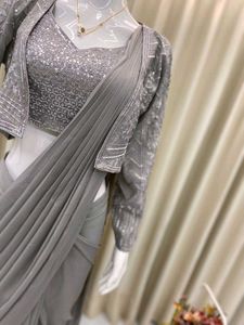 🆕️🆕️Ready to wear saree with shrug