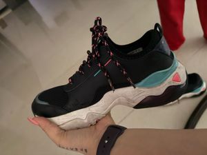 Sketcher’s Limited Edition  Uk 7