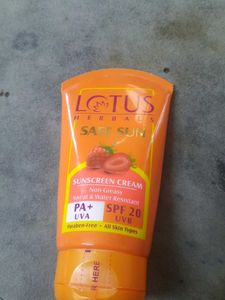Lotus Herbals Safe Sun SPF 20