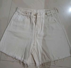 White High Waisted Raw Hem Denim Shorts I S