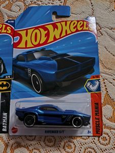 Hot Wheels Batmobile &amp; Ravenger Combo Set